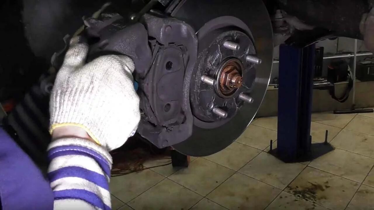 Замена тормозных колодок (передних) + обслуживание. Hyundai Creta 1.6 - Hyundai 