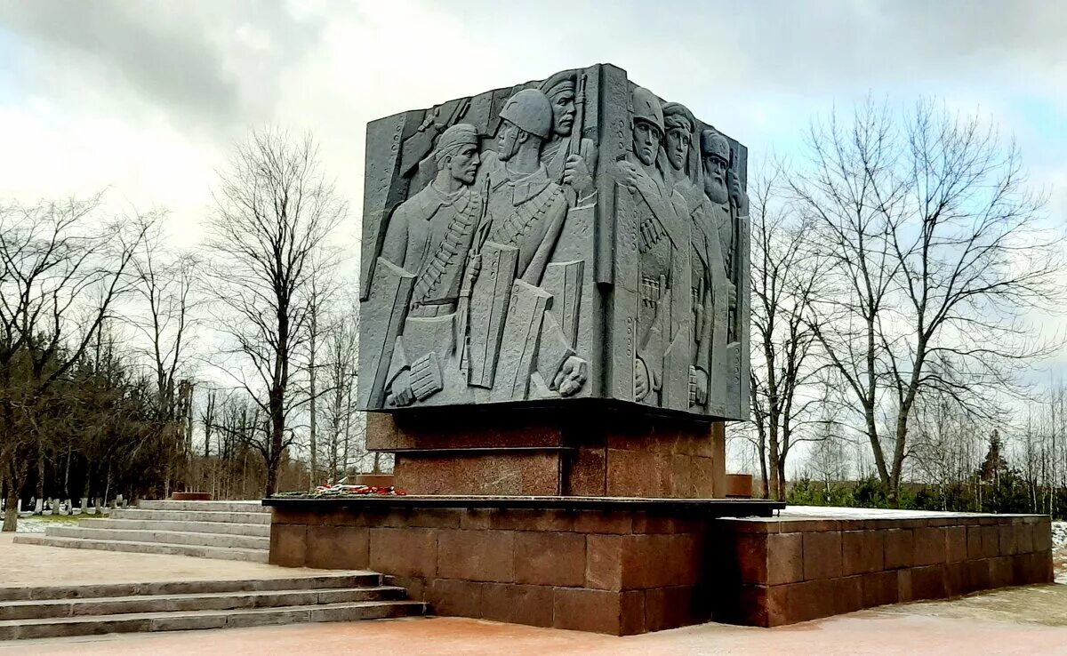 кировский район мемориал невский пятачок. мемориал невский пятачок дубровка. мемориал невский пятачок. рубежный камень на невском пятачке. рубежный камень на невском пятачке.