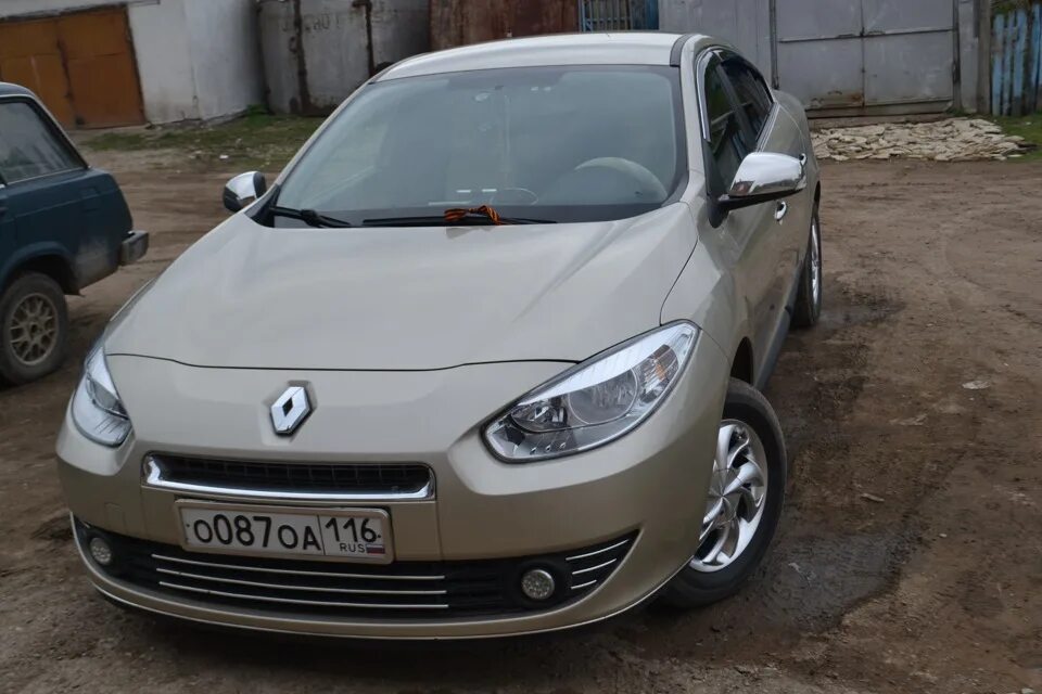 Купить б/у Renault Sandero I Stepway 1.6 MT (84 л.с.) бензин механика в Санкт-Пе