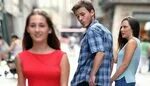 Мем парень засматривается на девушку How To Dress Up As A Meme In Dress To Impress