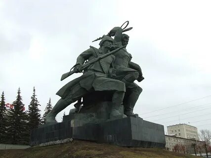 Памятник героям революции