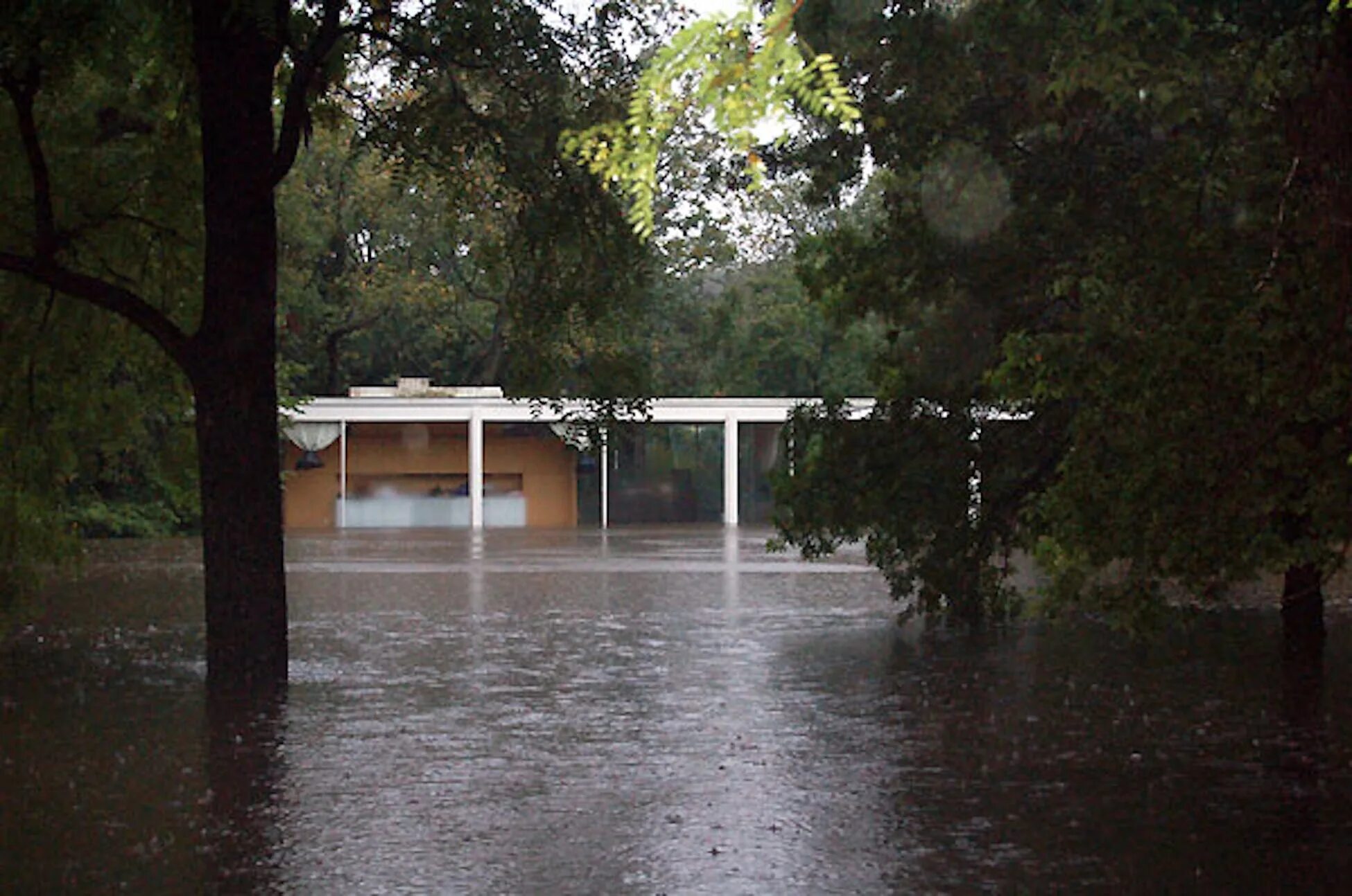 Farnsworth House. Farnsworth House in plano view from inside. House of rain