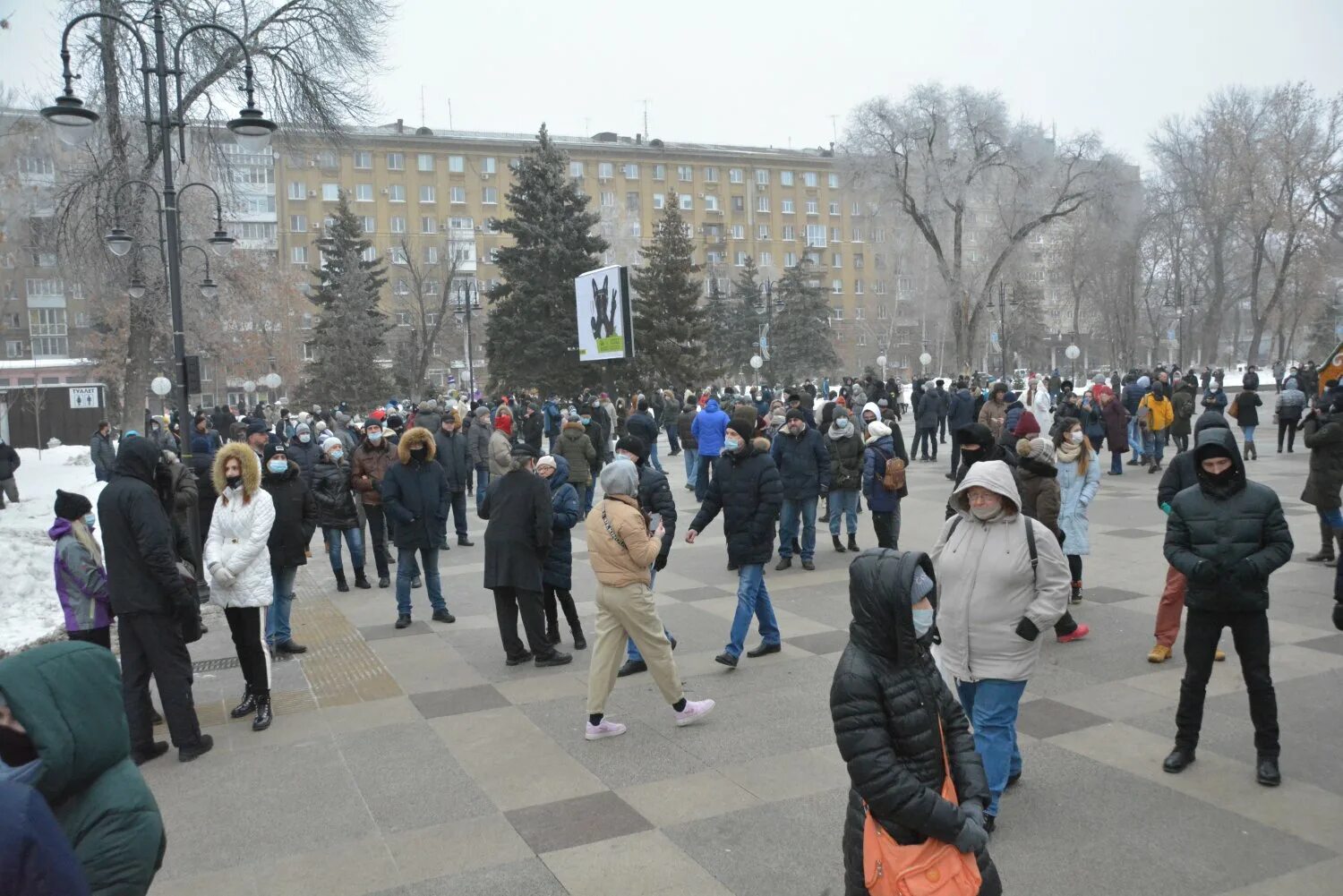 Несанкционированный митинг Петрозаводск. Несанкционированный митинг картинки для детей. Несанкционированный митинг площадь революции Саратов. Первомайск 1996 стихийный митинг.