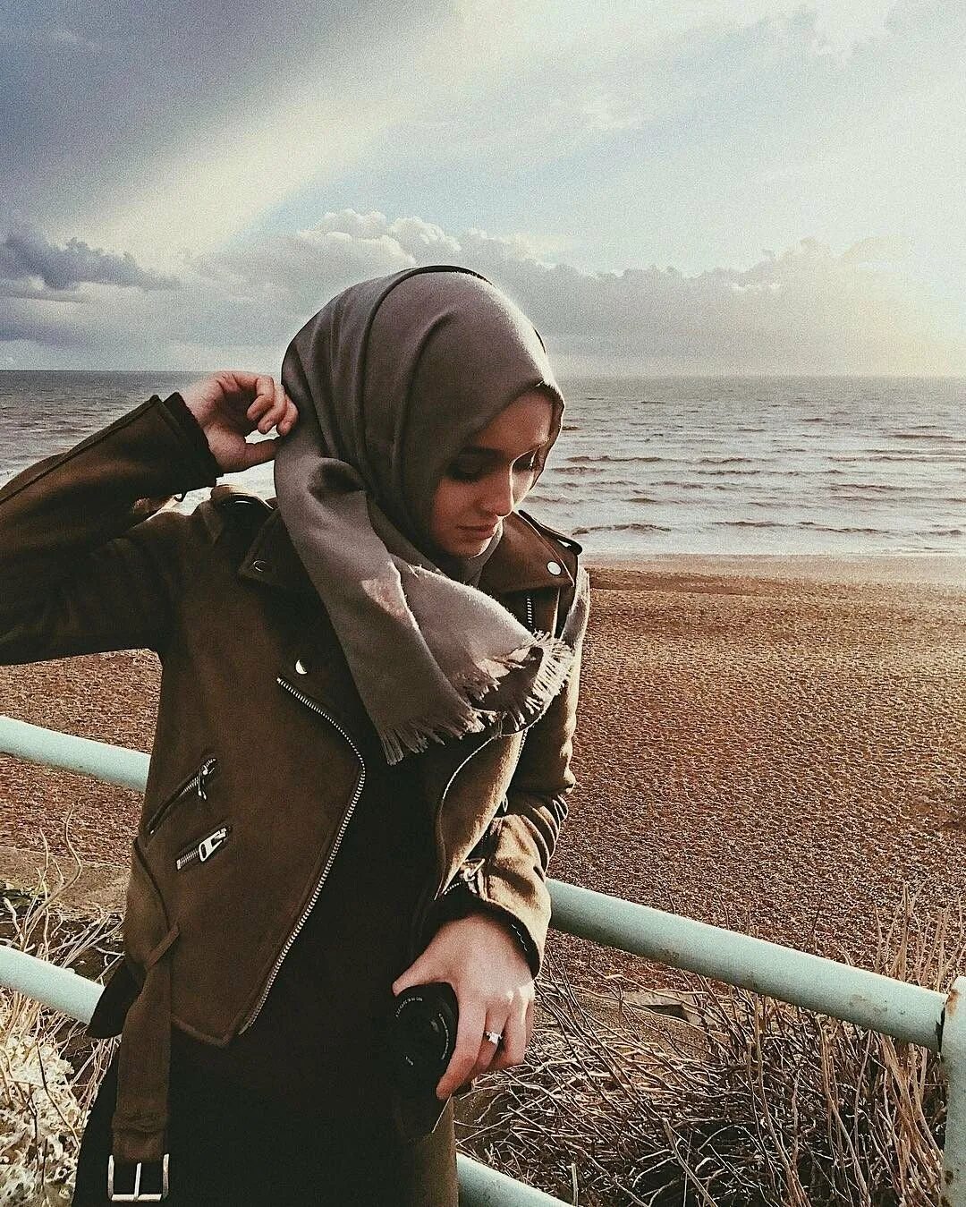 Девушка в платке ава. Sarra art мусульманка. Красивые мусульманки в платках со спины. Девушка в платке ава. Мусульманки в платках со спины.