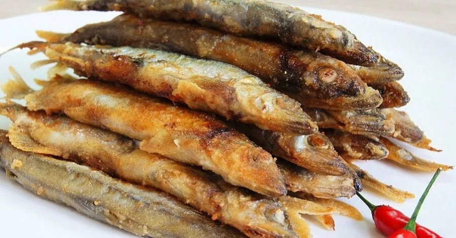 Мойва в после. Корюшка салака. мойва. салака рыба жареная. мойва рыба.