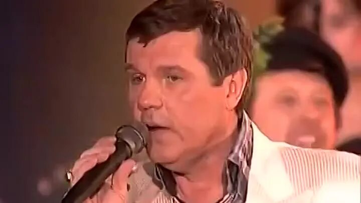 По гулкой мостовой слушать. По гулкой мостовой слушать. Новиков извозчик. По гулкой мостовой слушать. Александр новиков - вези меня извозчик (1984).