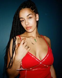 Jorja Smith damm sexy.