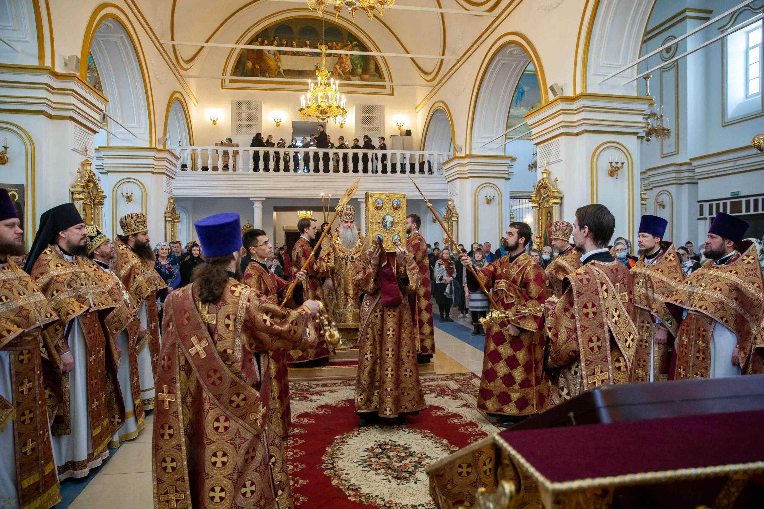 Молитвы литургии василия великого. Литургия Василия Великого. Божественная литургия Святого Василия Великого. Великий четверг литургия. Молодежная Божественная литургия.