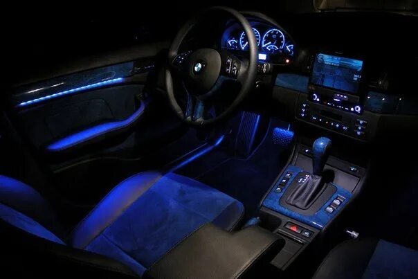Подсветка е39. Бмв е46 салон ночью. bmw e90 салон ночью. подсветка бмв е39. bmw e46 подсветка салона.