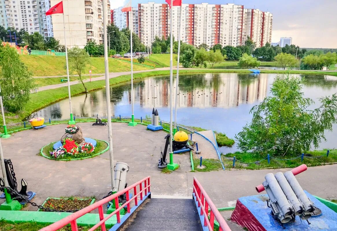 Пр ясенево. Парк Ясеневские пруды Москва. Ясенево парк. Три пруда в Ясенево. Парк 30-летия района Ясенево Ясенево.