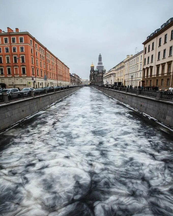 снег в канале грибоедова. питер сегодня. лед в питере. лед на канале грибоедова. замерзшие каналы петербурга.