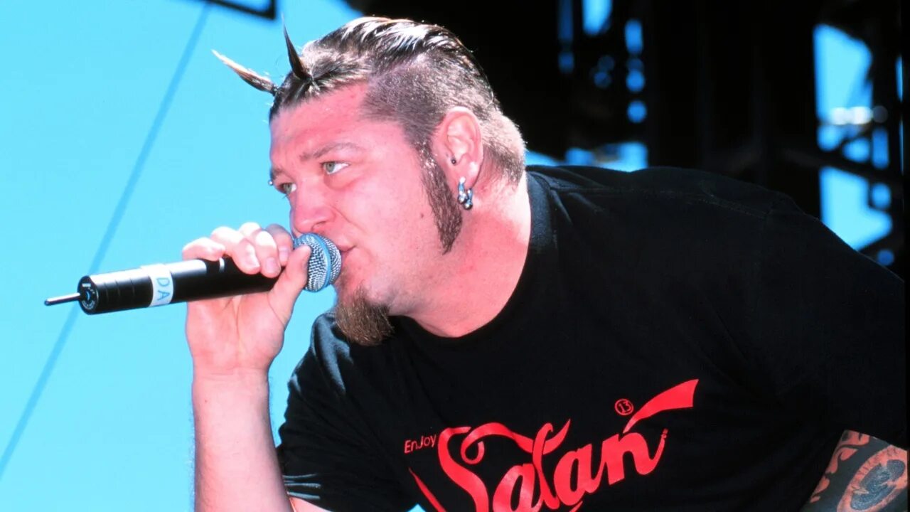 Drowning pool. Drowning pool солист. drowning pool 2025. уильямс, дейв. drowning pool вокалист.