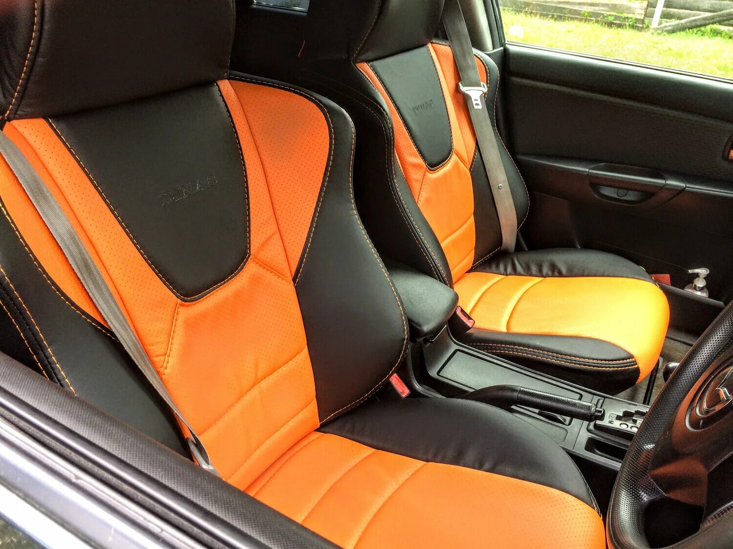 крепления задних авточехлов. натяжка авточехлов. крепления для авточехлов. крепления чехлов на сидения авто. натягивание чехлов на авто.