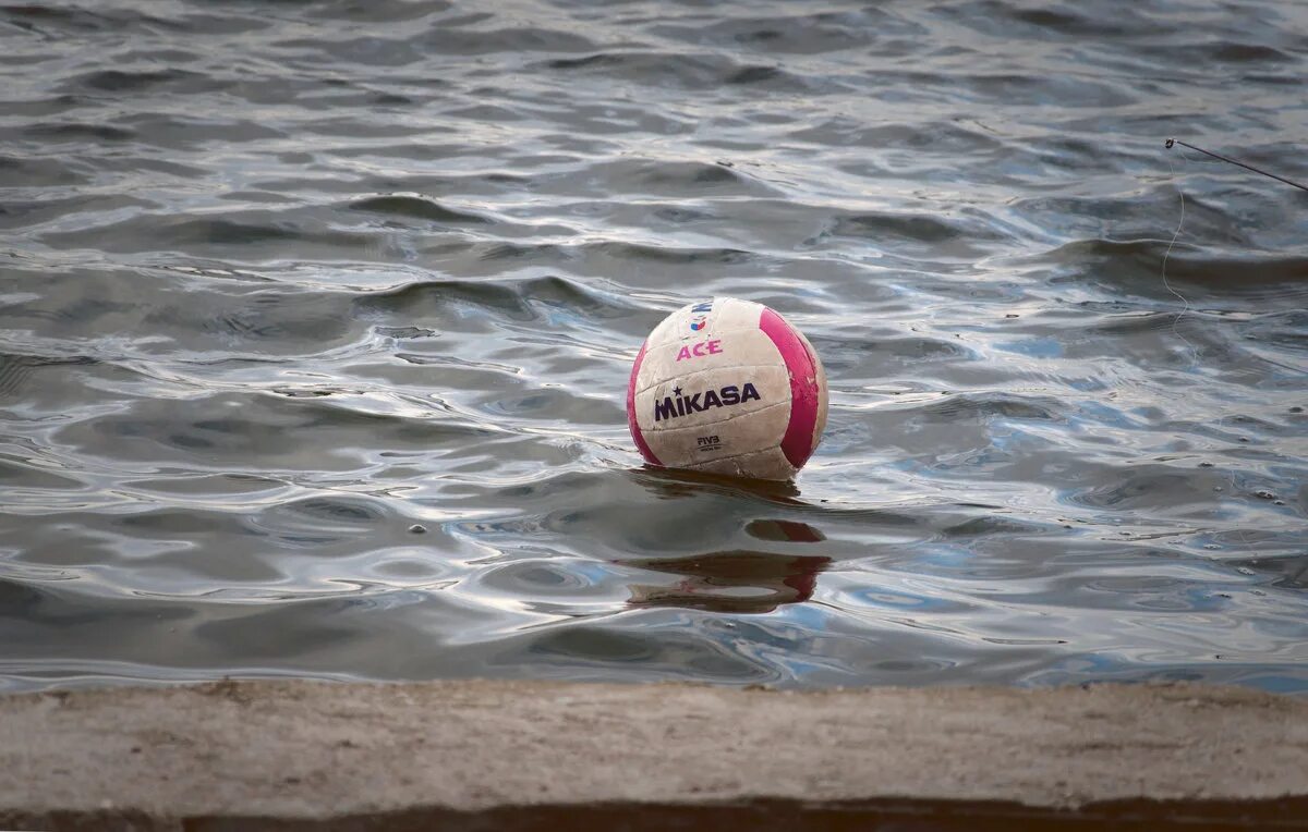 речку мяч. плывет мячик. а л барто мячик. речку мяч. мяч в реке.