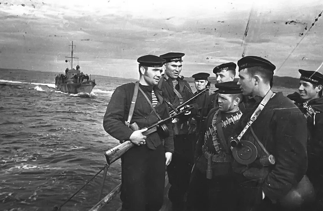 Моряки в годы великой отечественной войны. Морская пехота СССР 1941-1945. Морская пехота ЧФ СССР. Морской пехотинец Балтийского флота 1941. Морские пехотинцы Балтийского флота ВОВ 1941.