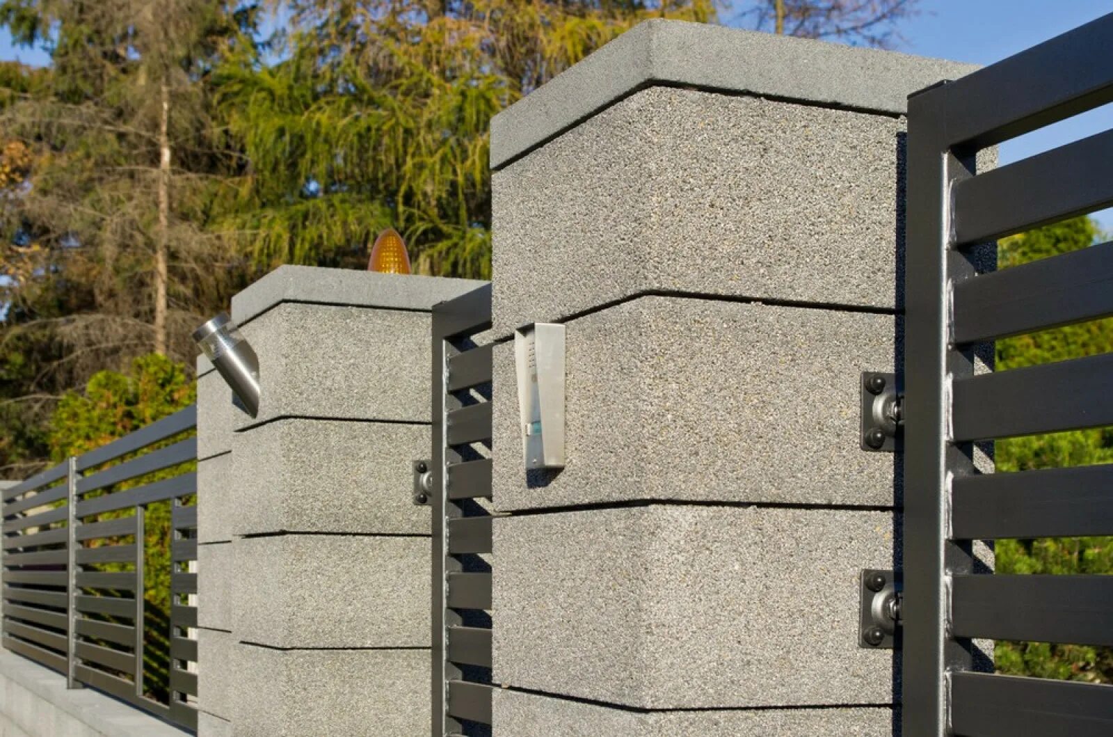 Бессер блоки для столбов забора. Блок столбовой бессер. Заборные столбы из блоков стоун элит. Кирпичные заборные блоки арбет. Столбовой бетонный блок 300х300х200.