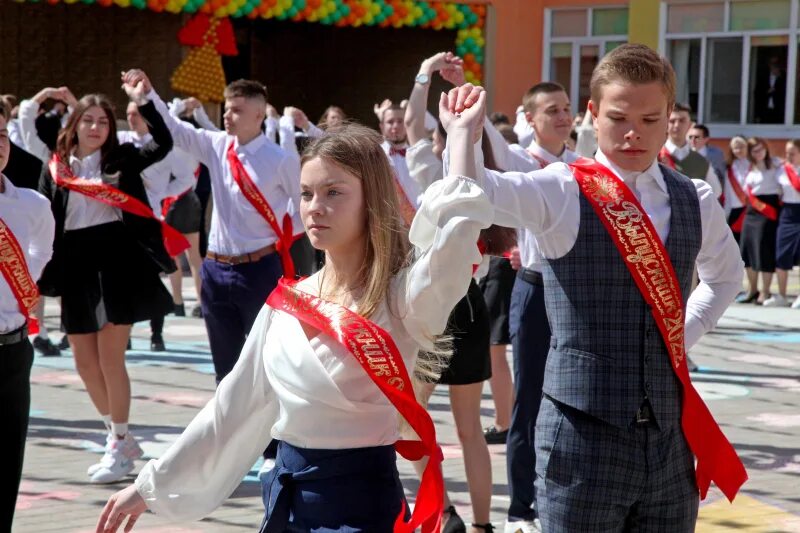 Последний звонок 24 мая. Последний звонок в России. Последний звонок Тула. 25 Мая. 25 Май последний звонок.