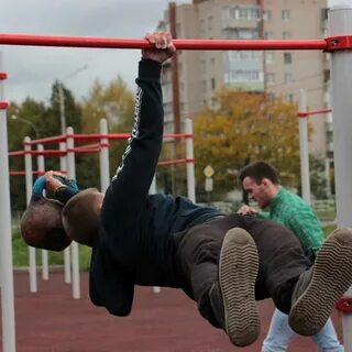 Физические упражнения на перекладине