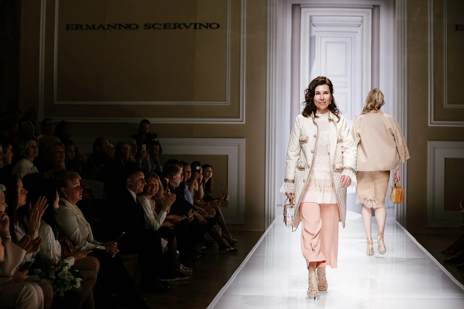 Ermanno scervino 2022 показ. Эрмано шервино летняя коллекция. Ermanno scervino spring 2017 ready-to-wear. Эрмано шервино весна лето 2022. Шервино одежда эрмано женская.