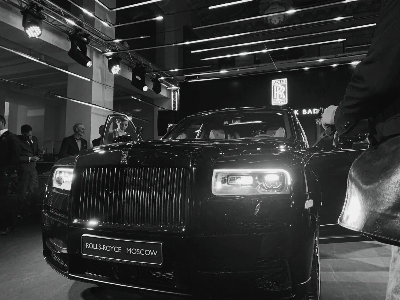 Роллс Ройс Калинин Блэк бейдж. Rolls Royce Cullinan Black badge. Cullinan Black badge. Песня черные джекпот