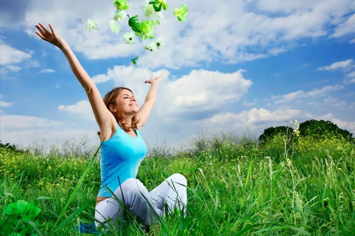 Радостная девушка. Здоровая девушка. Позитивный образ жизни. Улучшить жизнь людей. Мир меняется к лучшему.