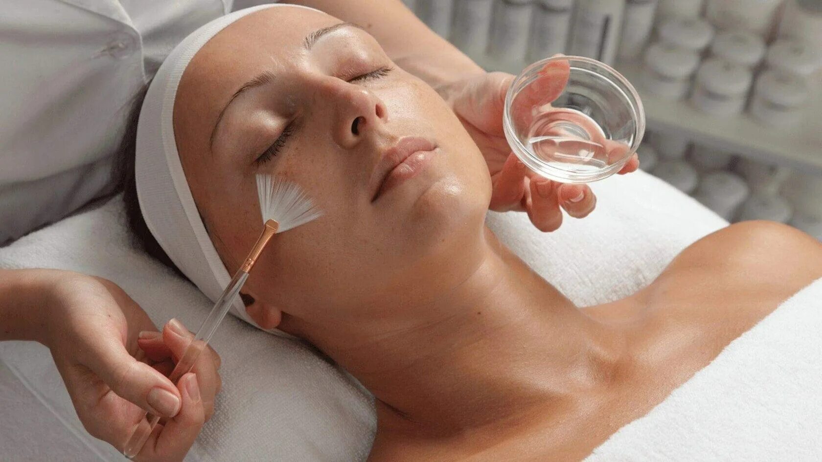Пилинг с коевой кислотой. Glow peel мультикислотный пилинг. миндально фитиновый пилинг. glow peel мультикислотный пилинг протокол. пилинг джесснера биоматрикс.