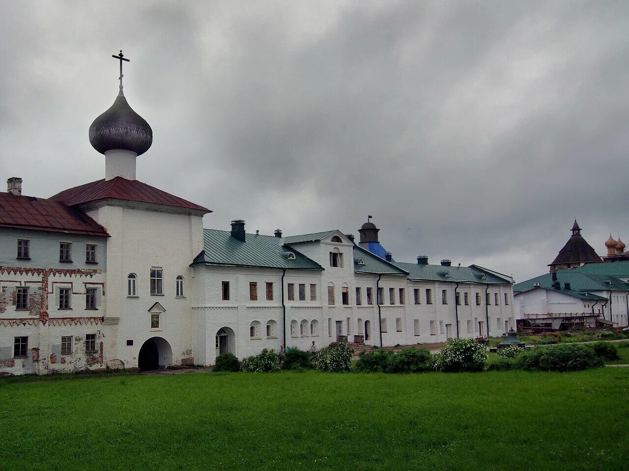 Соловки сайт монастыря. Церковь Благовещения Соловки. Соловецкий монастырь надвратный храм Благовещения. Надвратная Благовещенская Церковь Соловки. Благовещенская Церковь Соловецкие острова.