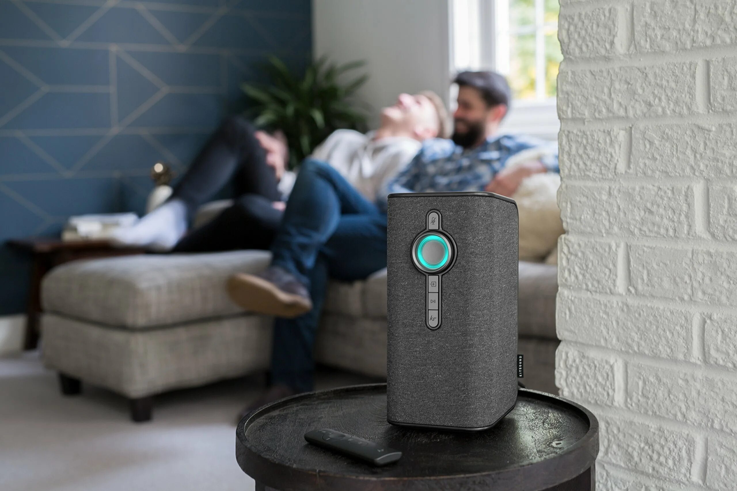 Колонка амазон алекса. Умная колонка ми смарт спикер l09g. Колонка умный дом. Smart home gadgets. Harman смарт колонка.