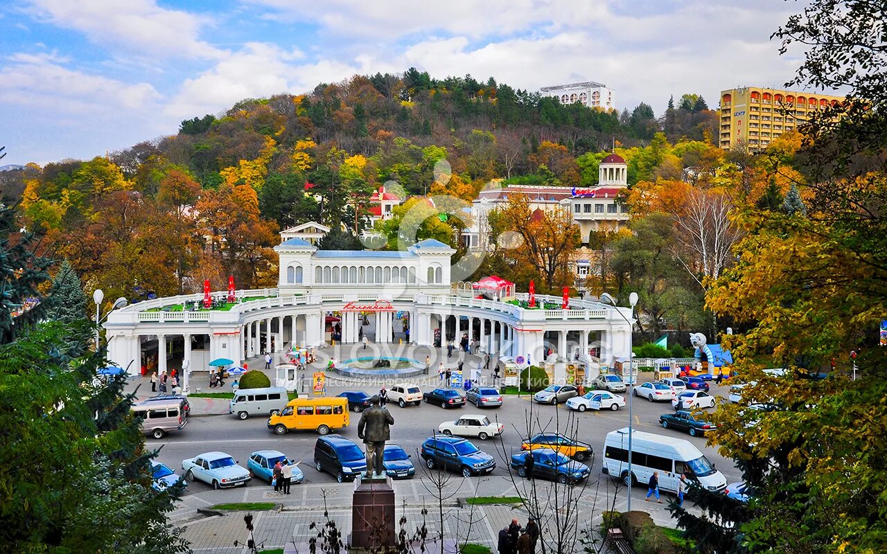 сколько сейчас времени в кисловодске. октябрьская площадь кисловодск.
