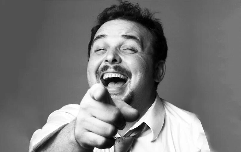 Мужик ржет. Мужской смех. Хуан риситас. Джей джона джеймсон смех. Джей джона джеймсон смеется.