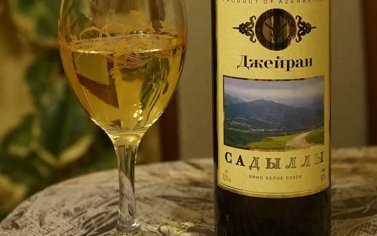 Мейсари азербайджанское вино. Вино мадраса красное сухое. Отзывы вино азербайджана. Ивановка азербайджан вино. Вино азербайджанское красное.