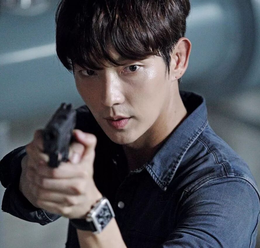 Дорама боевик. Вы окружены сериал 2014. Корея экшен фильм. Бродяга дорама постер. Вера чхве ён ли мин хо.