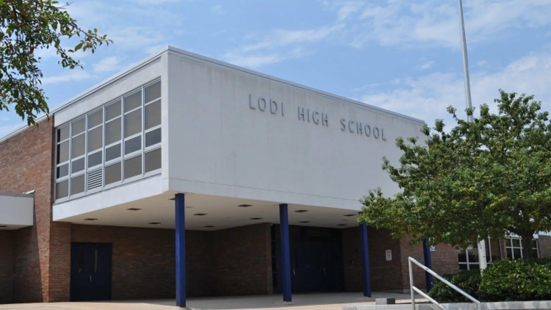 John is not new to the school. Newark tech high school нью джерси. new school. lee strasberg школа нью йорк. russian mission high school new york city.