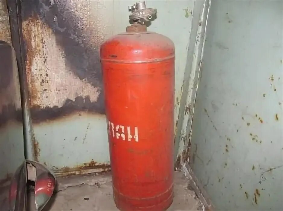 Стены все в баллоне