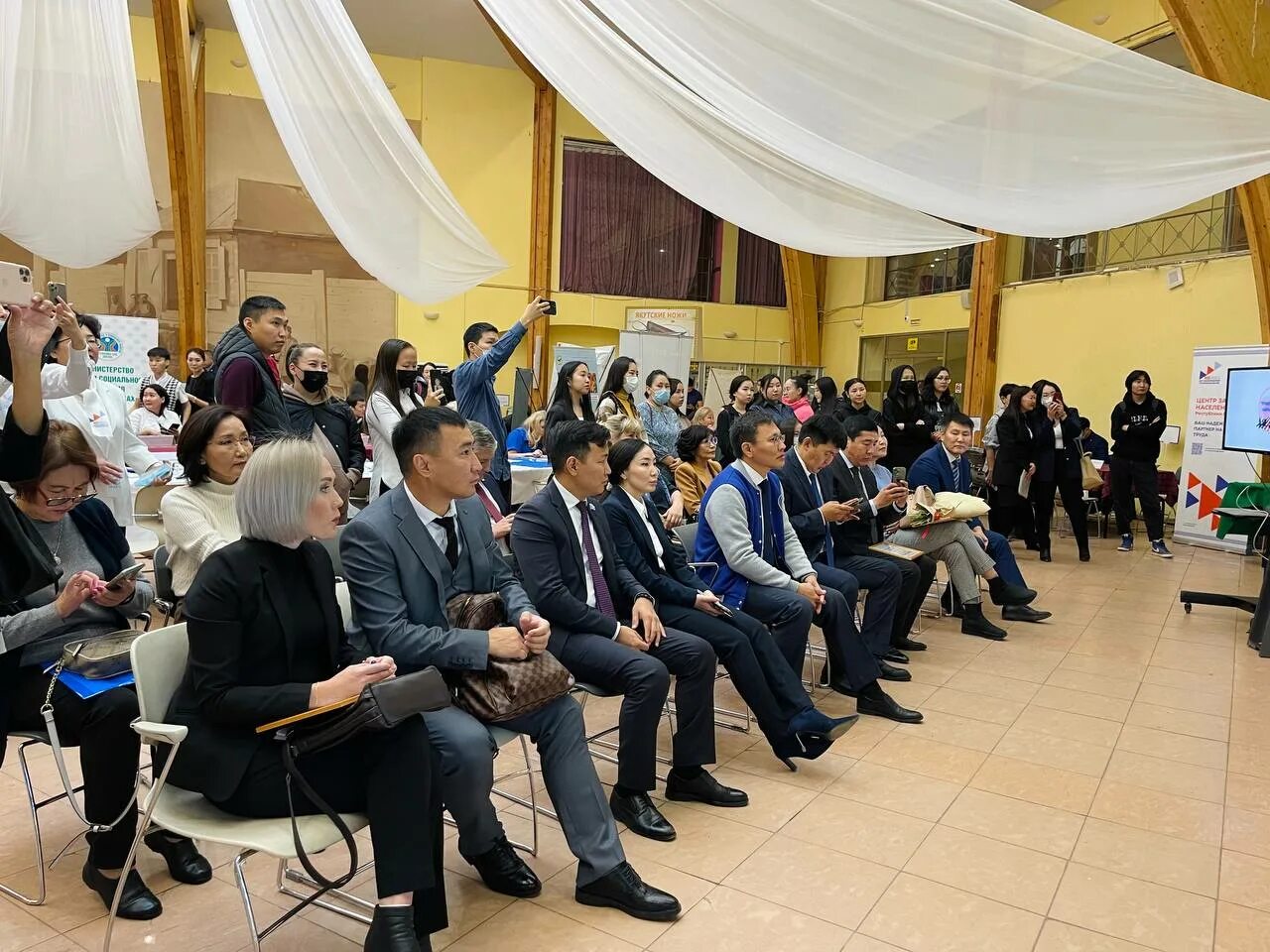 Жители якутии. Новости якутии. Передвижной учебно-строительный комбинат. Студенты свфу. Свежие от работодателей в якутске.