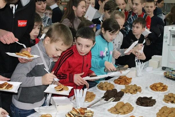 Школа 1 Неман. Школа номер 1 город Неман. День открытых дверей в школьной столовой. День открытых дверей в столовой школы. Неман школа элжур