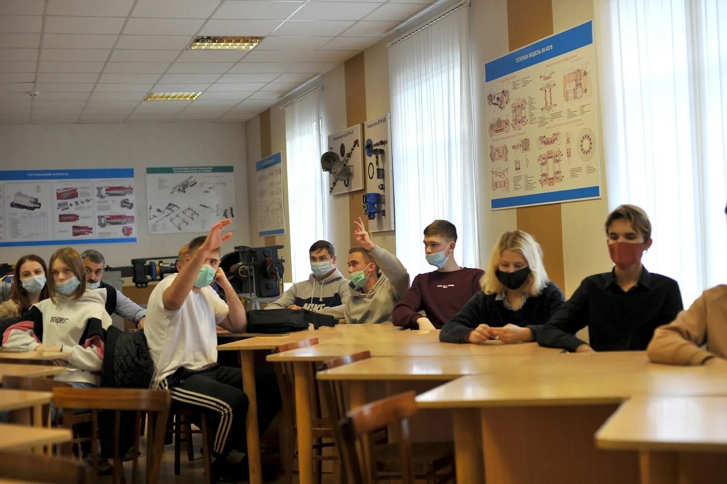 Липецк лиски колледж. Липецкий колледж индустрии сервиса. Индустриально строительный колледж липецк официальный сайт. Лискинский промышленно-транспортный техникум имени а. 2 колледж липецк.