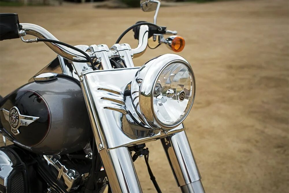 Harley фары. Harley davidson fatboy 2025. харлей дэвидсон fat boy. фара харлей дэвидсон фэт бой. мотоцикл harley davidson fat boy.