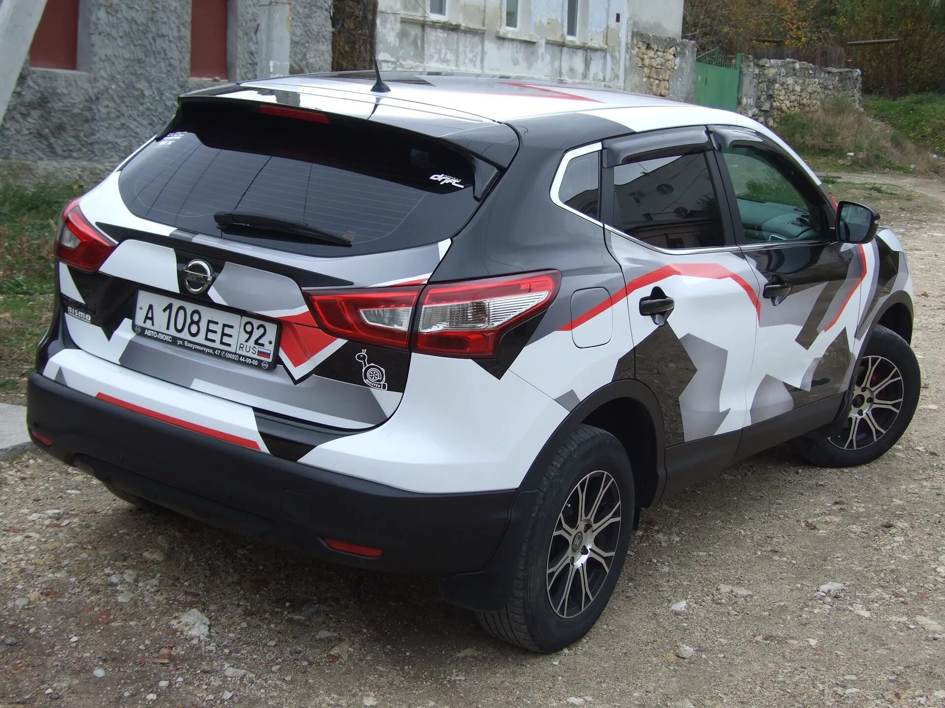 J11 тюнинг. Ниссан Кашкай j11. Nissan Qashqai j11 винил. Qashqai j11 камуфляж. Nissan Qashqai 2 j11.