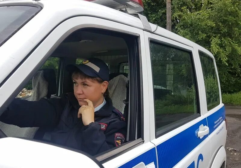 Дпс сызрань. Полиция девочка. дпс девушки. патрульный полицейский.