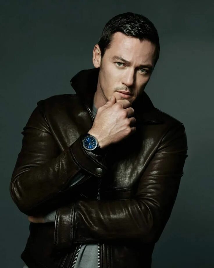 Luke evans. Люк Эванс. Люк Эванс фото. Люк Эванс молодой. Люк Эванс 2023.