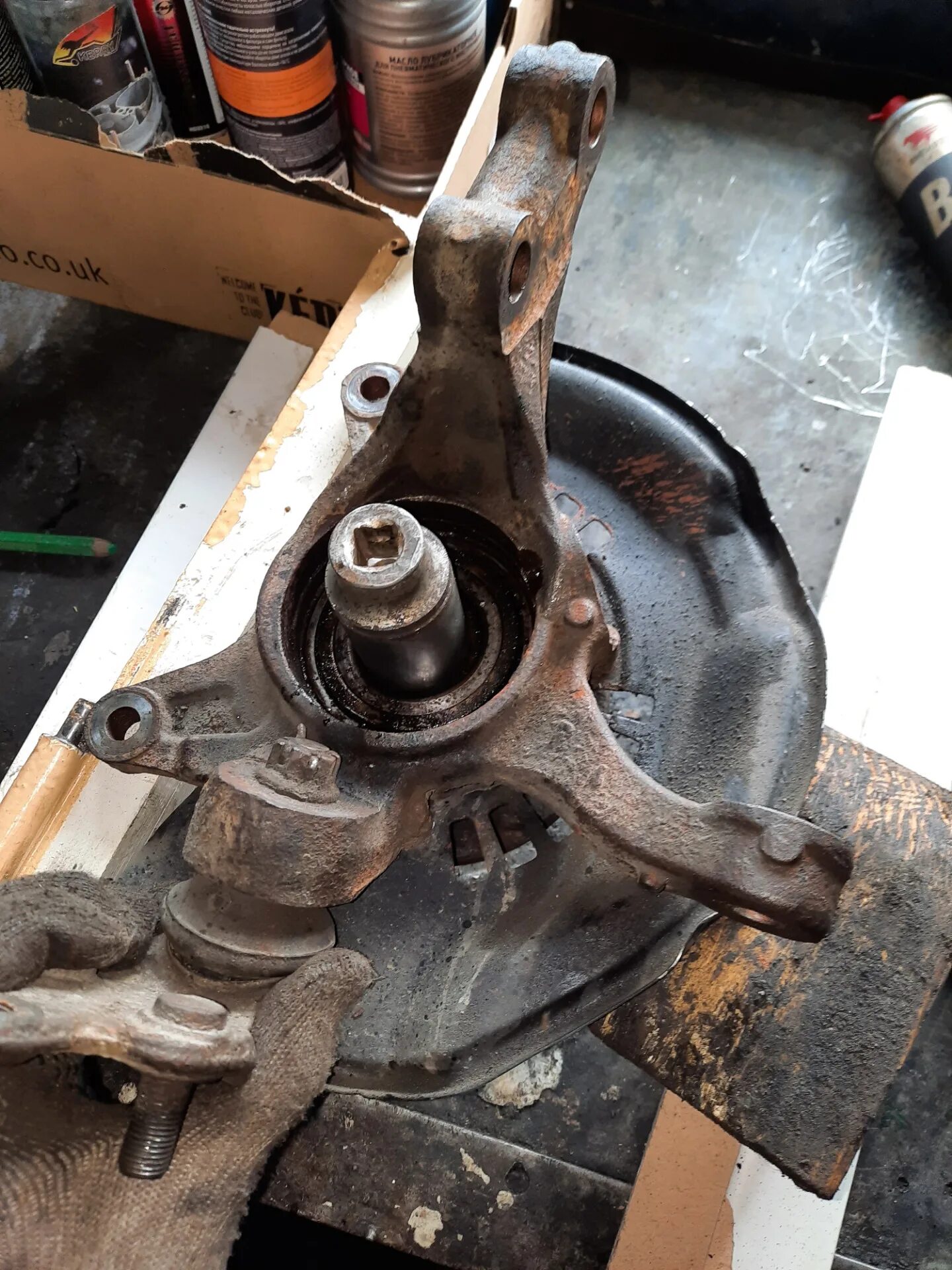 Как разобрать переднюю ступицу на тойоте Removal and installation of axle shafts, bearings and seals of the rear axle (To