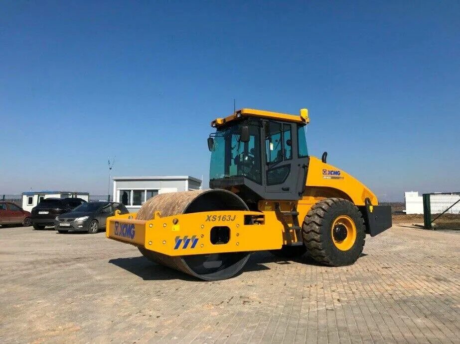 Каток xcmg xs163. Вибрационный каток xcmg xs163j. Дорожный каток xcmg xs163. Дорожный вибрационный каток xcmg xs142j. Xcmg xs163.