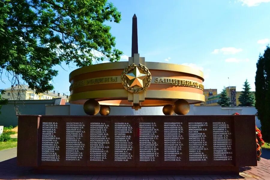 Память памятник герои. Мемориальный комплекс на площади героев в Липецке. Мемориальный комплекс в честь воинов героев. Мемориальный комплекс воинам Великой Отечественной войны Липецк. Мемориал памятники Великой Отечественной войны 1941-1945.