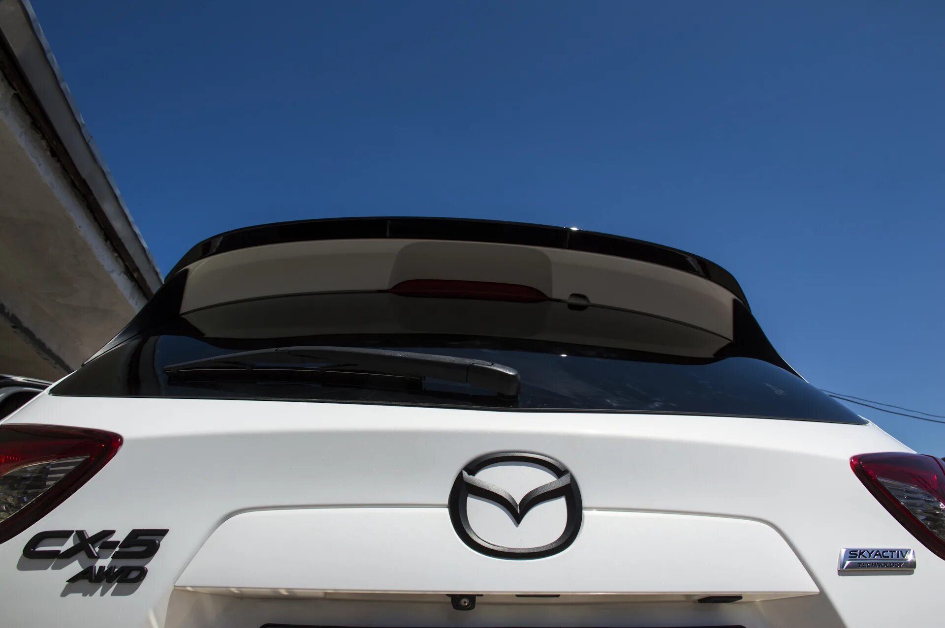 Крыша мазда сх 5. Mazda CX 5 спойлер. Мазда СХ-5 белая с черной крышей. Спойлер для Мазда сх5 2021. Спойлер Мазда сх5.
