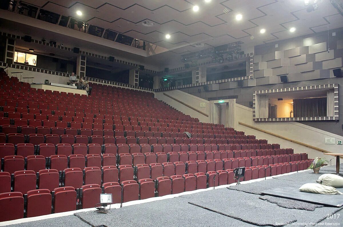 Капитолий марьина роща кинотеатр. Moskva kinotatron. Кинотеатр райкин. Театр сатирикон марьина роща. Театр аркадия райкина санкт-петербург.