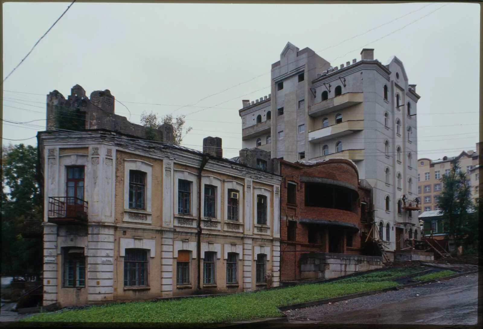 Дом 1900 года. Дом 1990 года постройки. Дом 1900 года постройки. Старые здания Хабаровска.