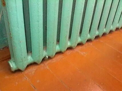 Почему батарея верхний горячая а нижняя холодная