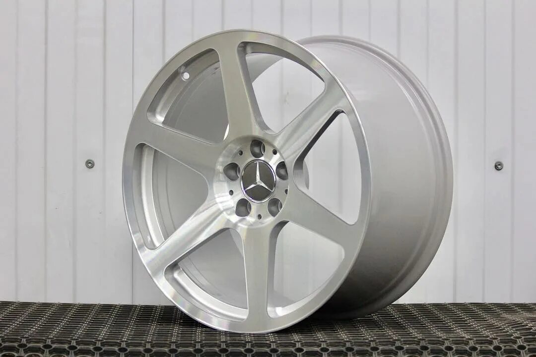 Диски кованые многоспицевые с красным ободом oz. Кованые диски r19. Royal покраска дисков. Диски московский. Диски euro r.