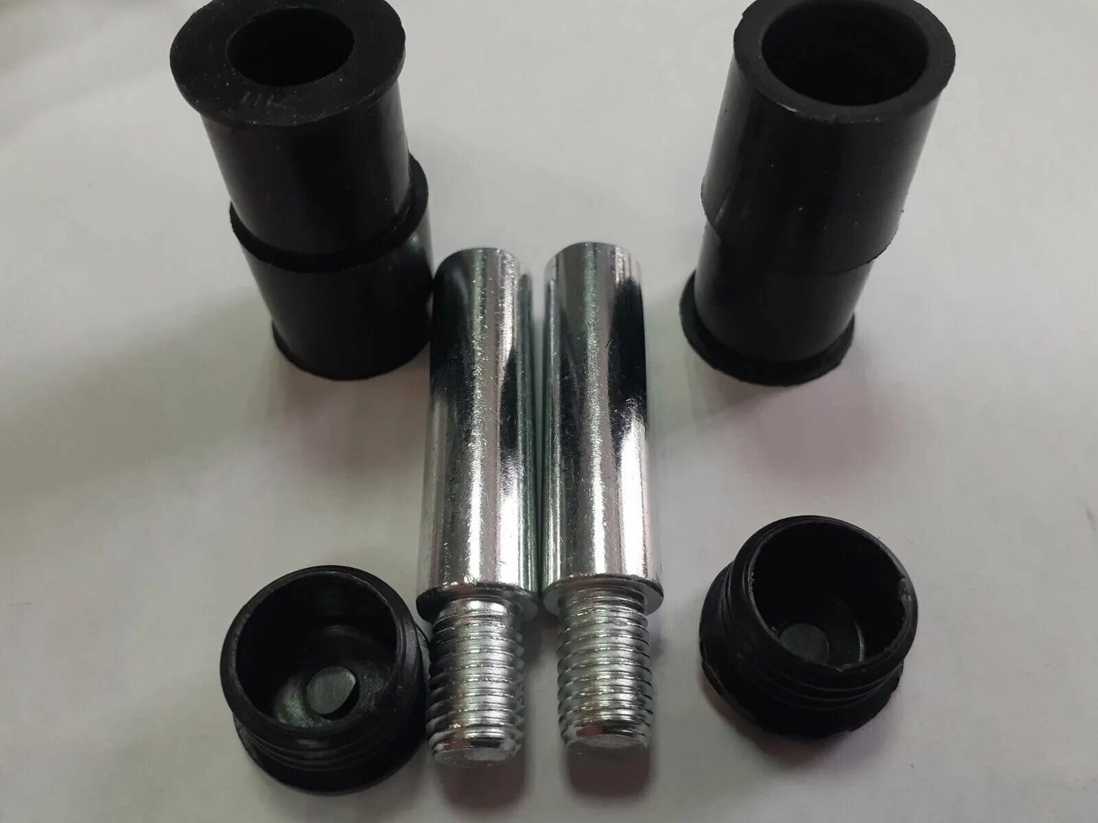 Направляющие суппорта ford ranger 2008. Направляющие суппортов форд фокус. Ford transit 2005 2. Направляющие суппорта форд фокус 1. Ремкомплект направляющих суппорта фокус 2.